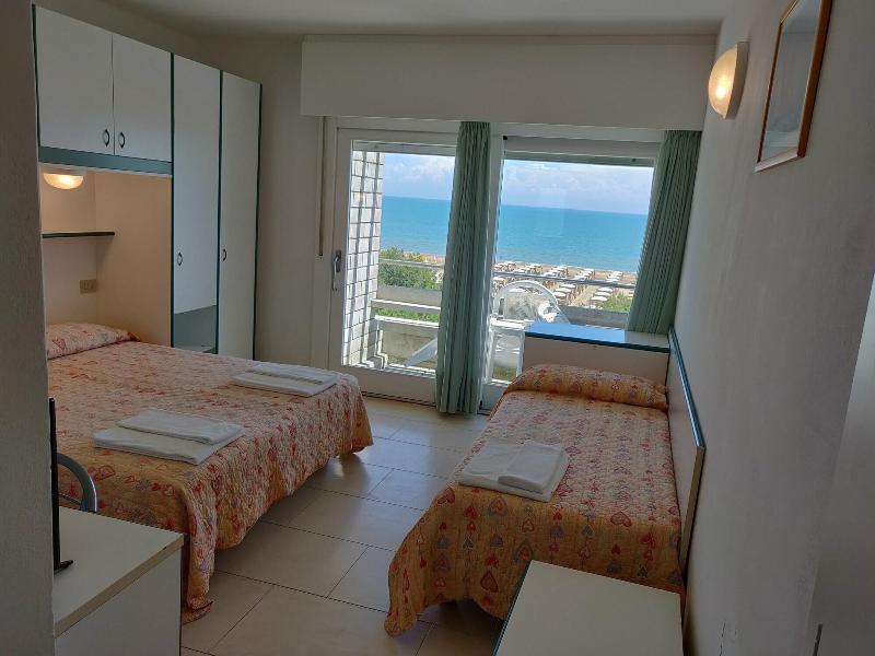 Hotel Ambra Lignano Sabbiadoro Luaran gambar