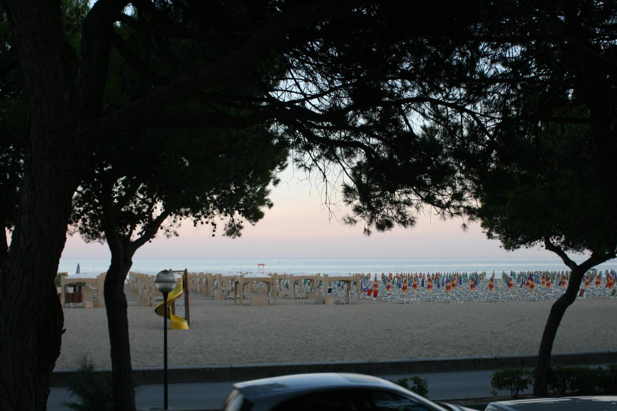 Hotel Ambra Lignano Sabbiadoro Luaran gambar