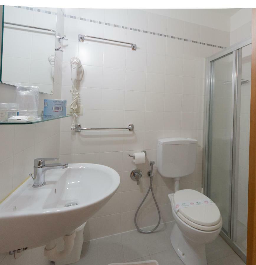 Hotel Ambra Lignano Sabbiadoro Luaran gambar