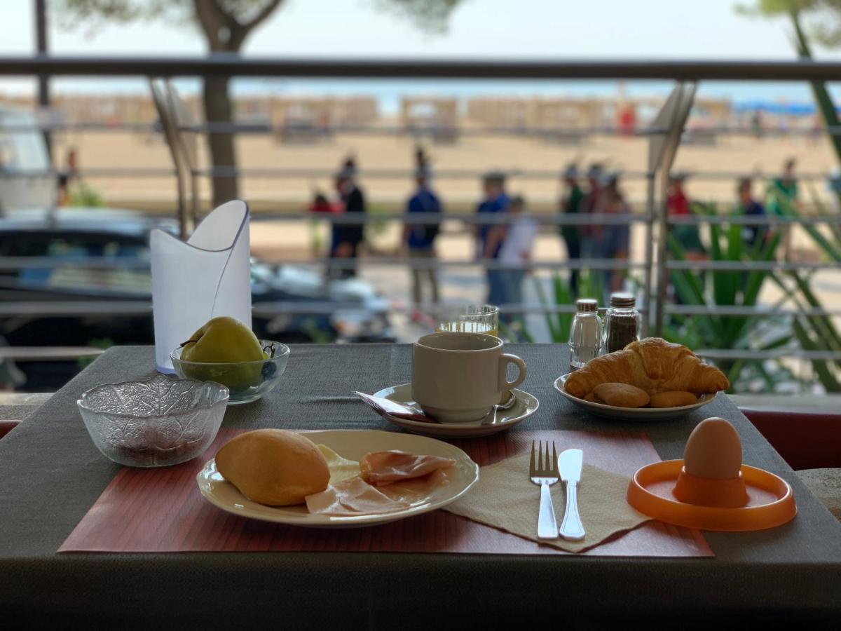 Hotel Ambra Lignano Sabbiadoro Luaran gambar